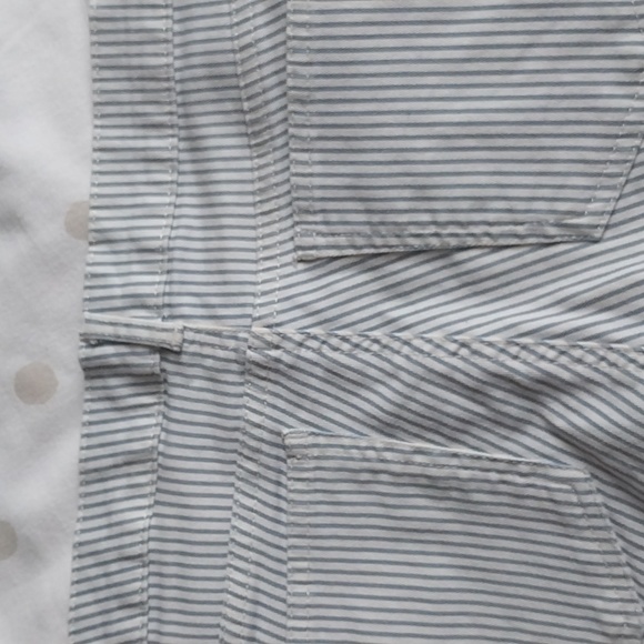 H&M ladies short pants zip up low waist sz 10 in blue stripped - Picture 3 of 6